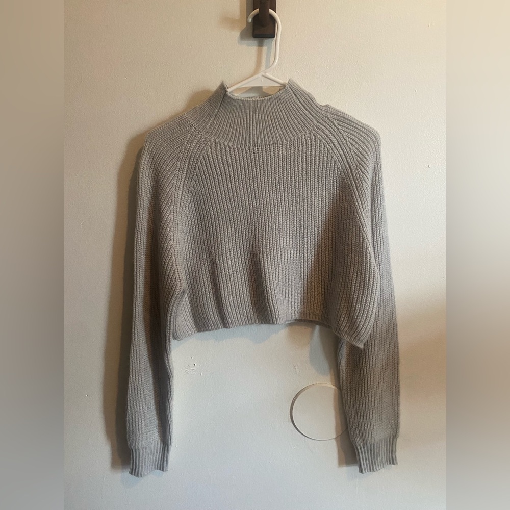 Crop light sweater